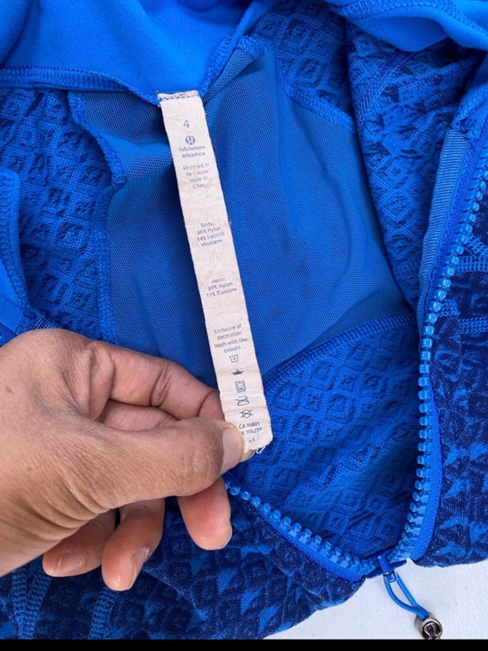 Lululemon Define Jacket Blue Geometric Pattern Full Zip Size 4 Thumbholes - Picture 8 of 13